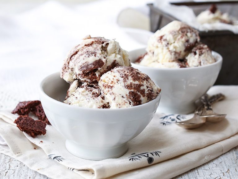 Sugar-Free Keto Cookies and Cream Ice Cream