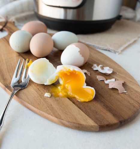 https://www.sugarfreemom.com/wp-content/uploads/2021/03/instant-pot-soft-boiled-eggs-1-467x500.jpg