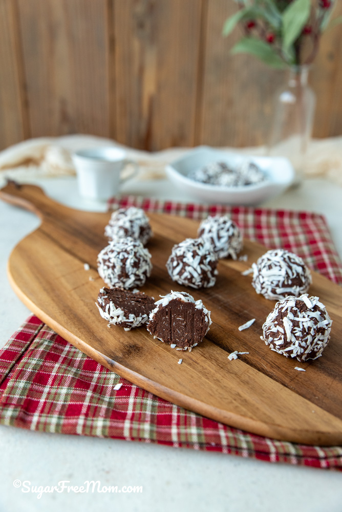 This classic Christmas treat for sugar free keto traditional rum balls is an easy recipe that takes just 5 minutes to make! This no bake recipe needs just 8 simple ingredients! Just 2 grams of net carbs.