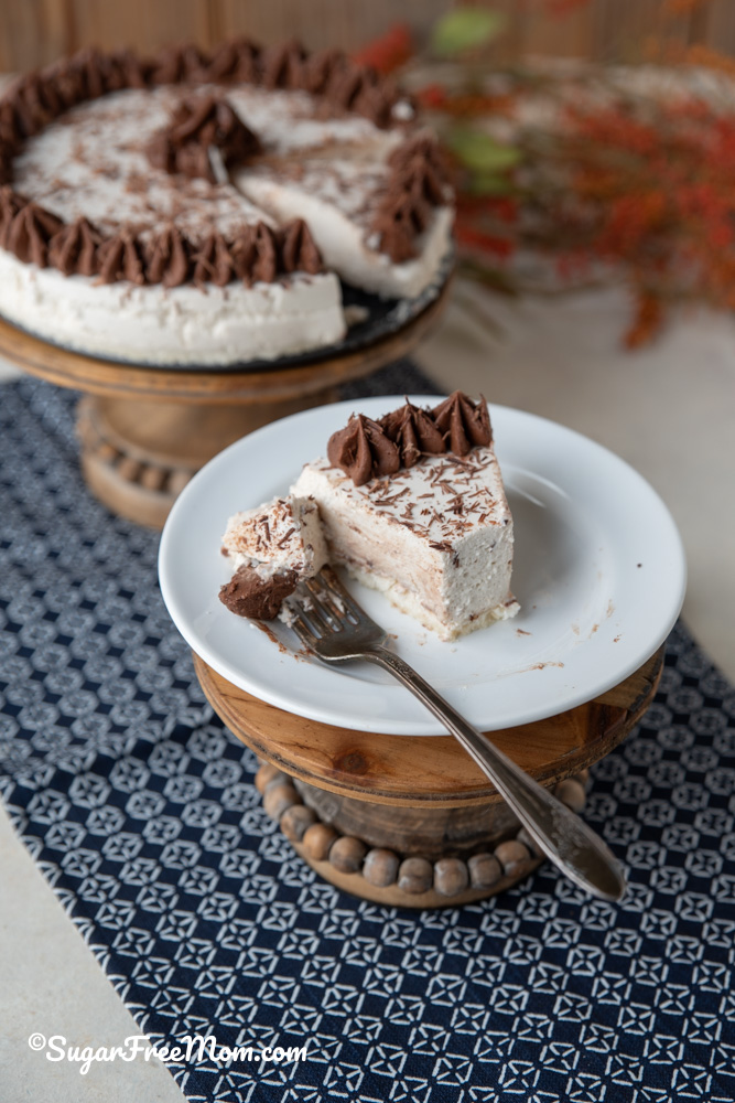 This sugar free keto cottage cheese cheesecake recipe uses simple ingredients, has an incredible creamy texture and just 3 total grams of carbs and 6 grams of protein per serving!